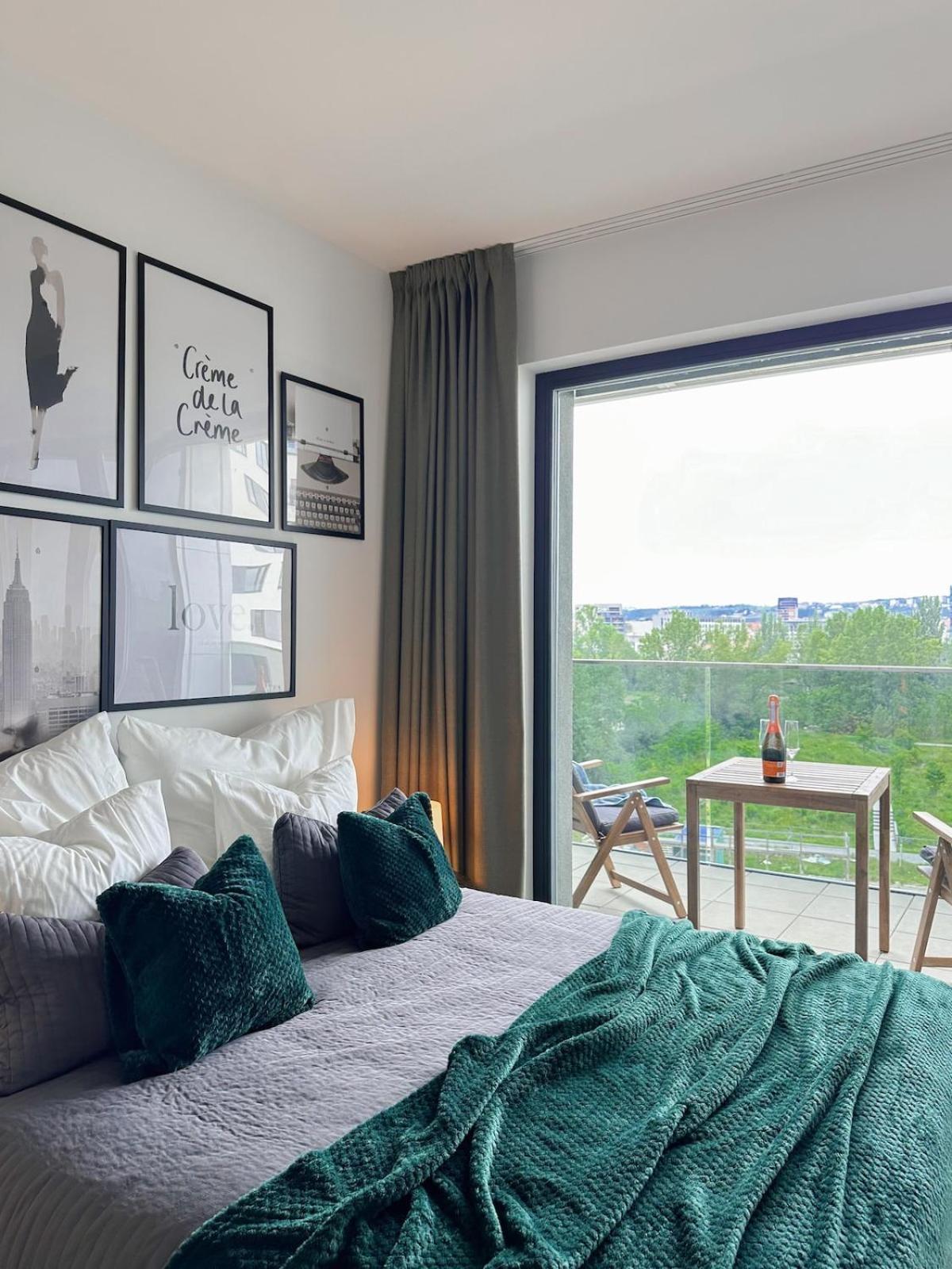 Real Living By Refa Balcony Retreat 91 Praga